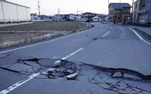 Thailand faces early election as coalition cracks widen