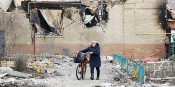 Thailand faces early election as coalition cracks widen