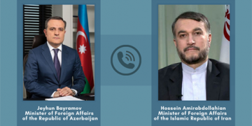 Azerbaijani, Iranian FMs hold phone talks