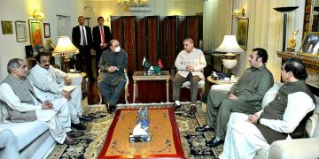 Shehbaz agrees to Zardari’s advice of not lodging cases against PTI leaders