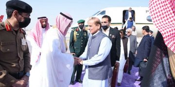 Governor of Makkah received Prime Minister Shehbaz Sharif