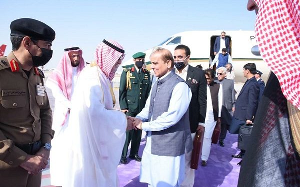 Governor of Makkah received Prime Minister Shehbaz Sharif
