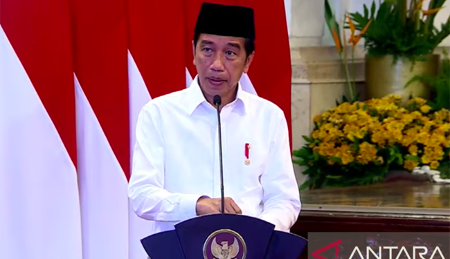 President Jokowi, Vice President Ma’ruf Amin pay zakat through Baznas