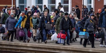 Civilians try to flee east Ukraine as Russia prepares attack
