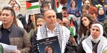 Sri Lanka’s new PM struggles to form unity government