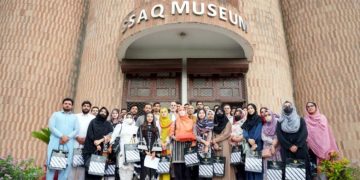 Sri Lanka’s new PM struggles to form unity government