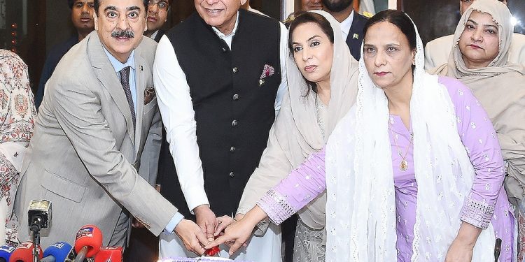 Egypt, Saudi Arabia sign 14 deals worth $7.7bn