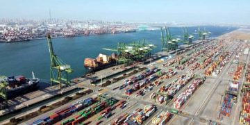 China vows to open its door wider to world