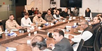 Ukraine forces to retreat from battleground city: Governor