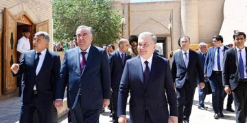 Uzbek, Tajik Presidents visit  the Ichan-Kala complex in Khiva