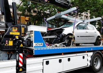 US military aircraft with 5 onboard crashes in California