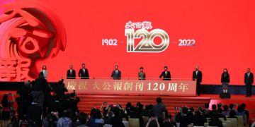 Xi hails newspaper  for contributions to HK