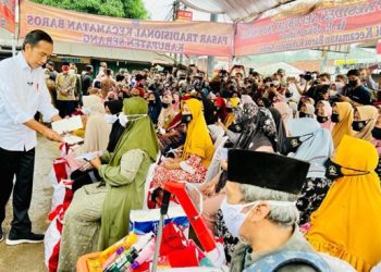 North Korea says hundreds ill with unidentified disease amid COVID-19 outbreak