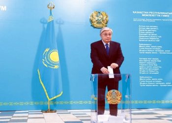 US military aircraft with 5 onboard crashes in California