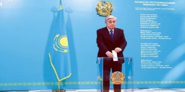 US military aircraft with 5 onboard crashes in California