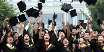 China urges SMEs to  hire college graduates