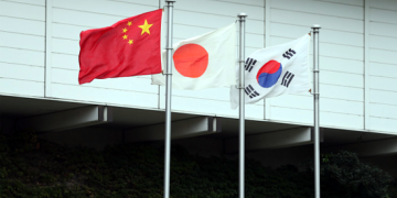 Wang Yi  calls for further deepening  cooperation with Seoul, Tokyo