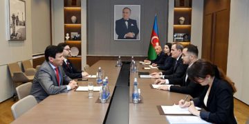 Azerbaijan, Paraguay  discuss bilateral relations, regional issues