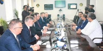 France signs energy deal  with the UAE  to wean off Russian imports