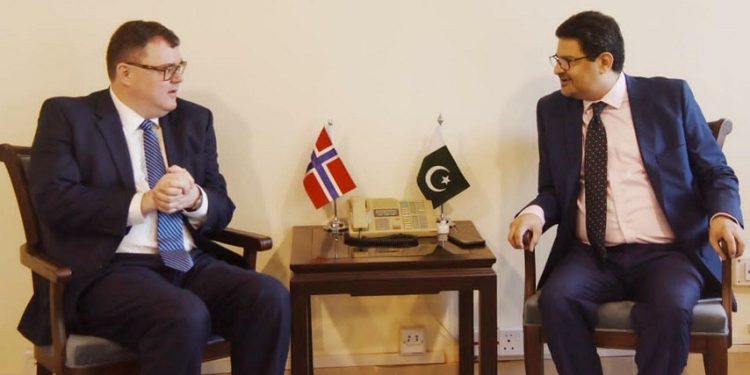 France signs energy deal  with the UAE  to wean off Russian imports