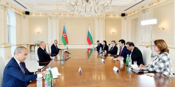 Azerbaijani President, Bulgarian Premier hold expanded meeting