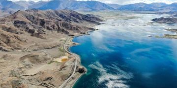 New roads, railways improve lives of local Tibetans