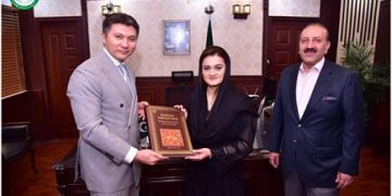 Bus falls into deep gorge  in northern India, killing 16