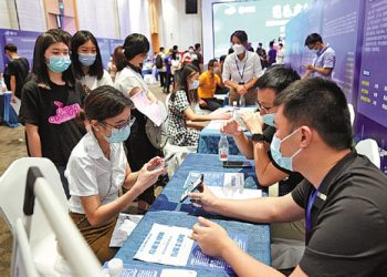 China  creates over 6.5 million urban jobs  in H1