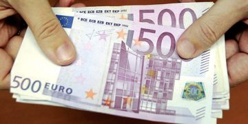 Sliding euro raises  anxieties in Europe