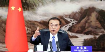Chinese Premier meets with executive chairman of WEF