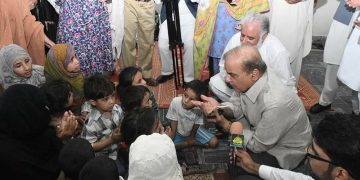 IIUI President visits flood relief camp