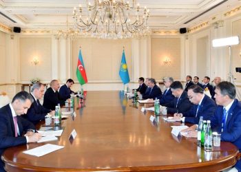 Presidents of Azerbaijan, Kazakhstan held expanded meeting
