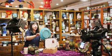 China’s  e-commerce spawns  new patterns to boost  consumption