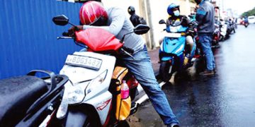 Sri Lanka: Fuel queues and sudden heart attacks